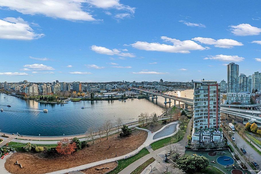 1906 918 Cooperage Way Vancouver, BC - 1