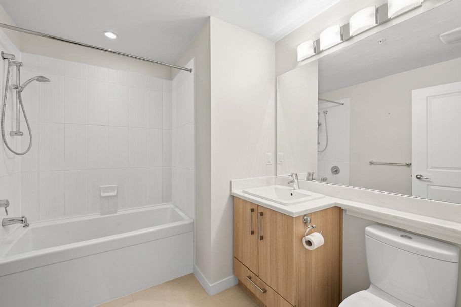 304 139 W 22nd Street North Vancouver, BC - 17