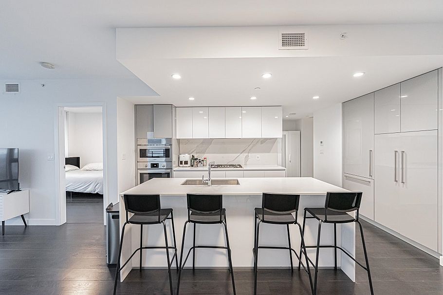 3406 2085 Skyline Court Burnaby, BC - 1