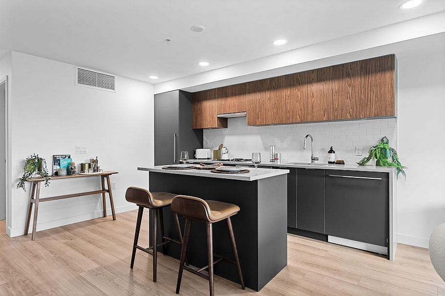 307 2419 Grant Street Vancouver, BC - 9