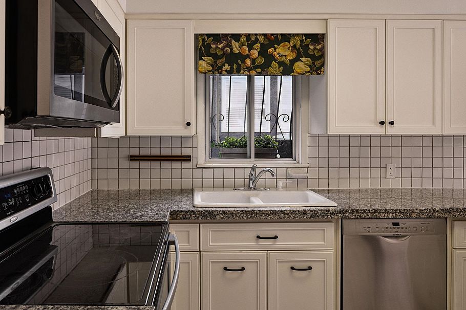 2869 Venables Street Vancouver, BC - 14