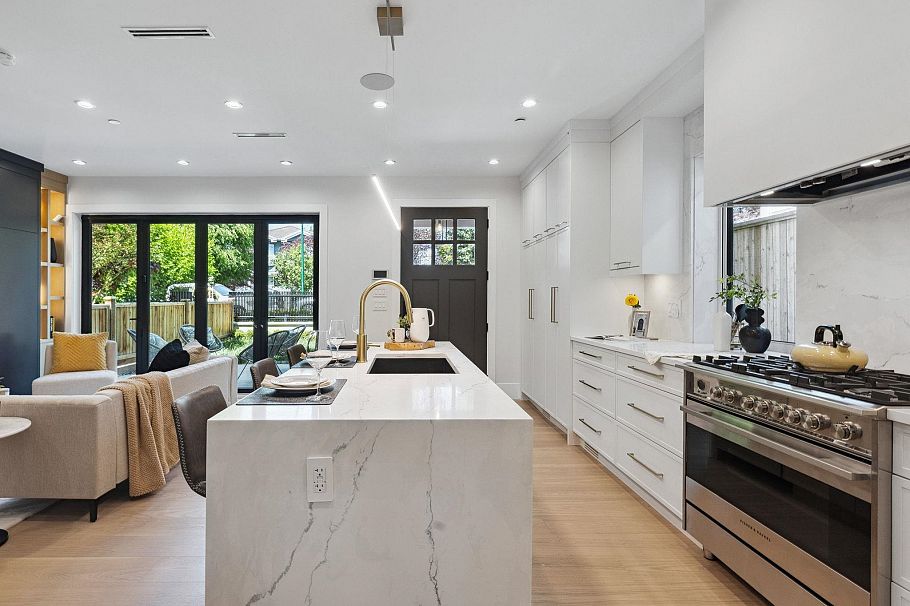 #1 2244 E 11th Avenue Vancouver, BC - 5