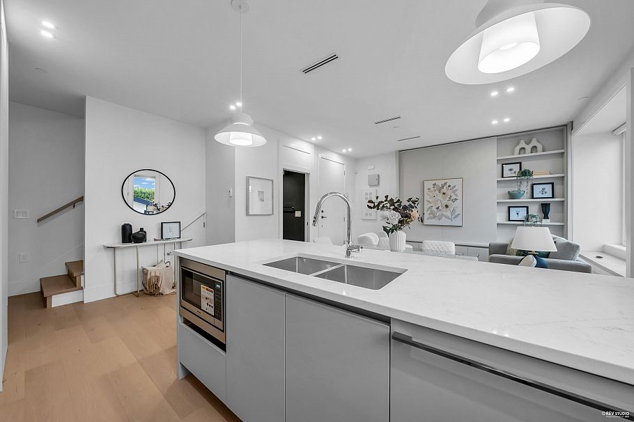 2917 Charles Street Vancouver, BC - 8