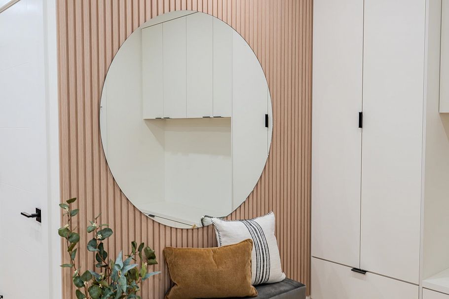 1 3576 E Pender Street Vancouver, BC - 5