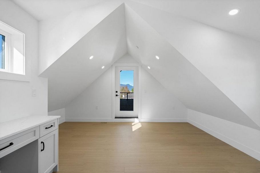 2 2447 E 41st Avenue Vancouver, BC - 22