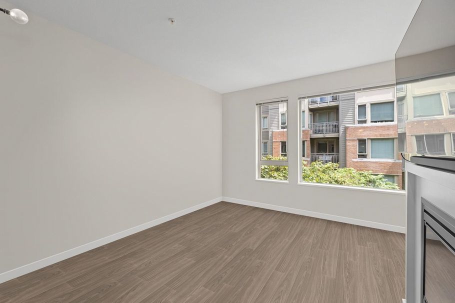 304 139 W 22nd Street North Vancouver, BC - 5