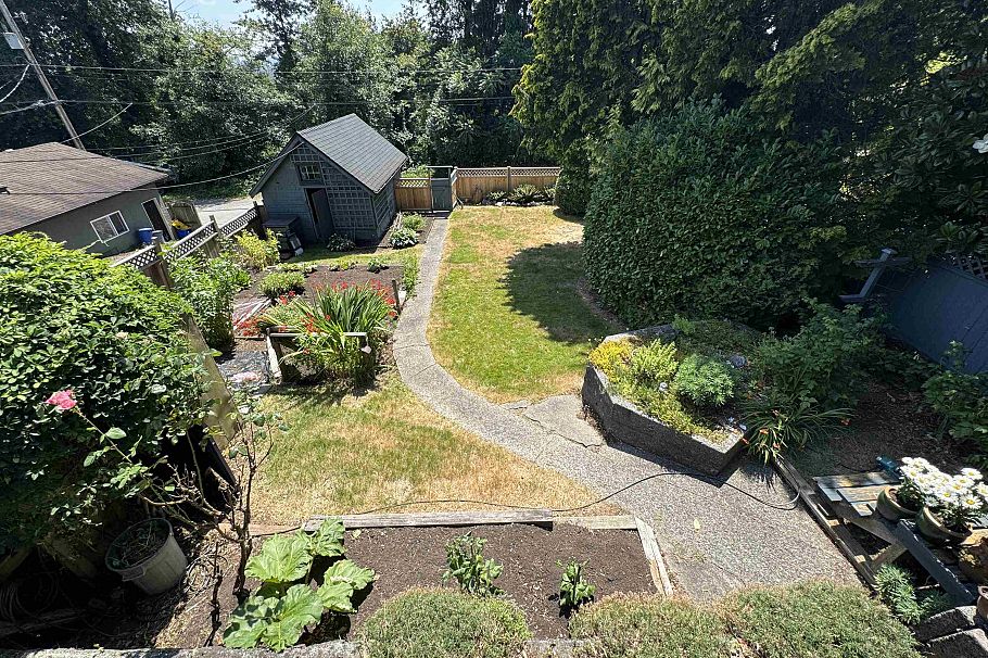 723 E 4th Street North Vancouver, BC - 35