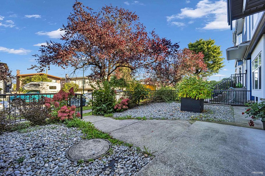 3440 E 25th Avenue Vancouver, BC - 32