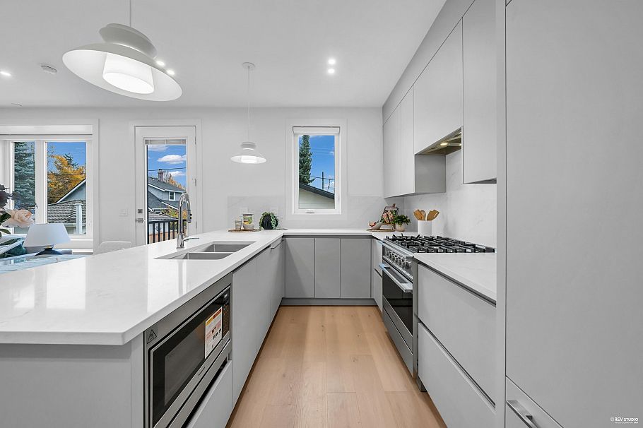 2917 Charles Street Vancouver, BC - 9