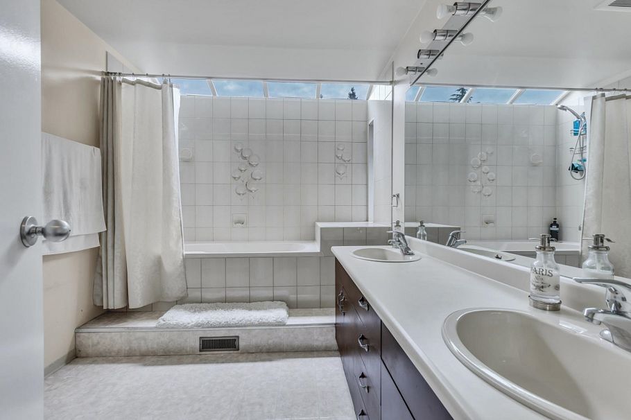 5853 Grousewoods Crescent North Vancouver, BC - 13