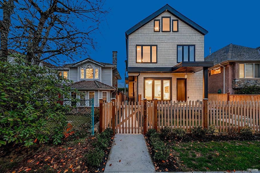 2917 Charles Street Vancouver, BC - 1