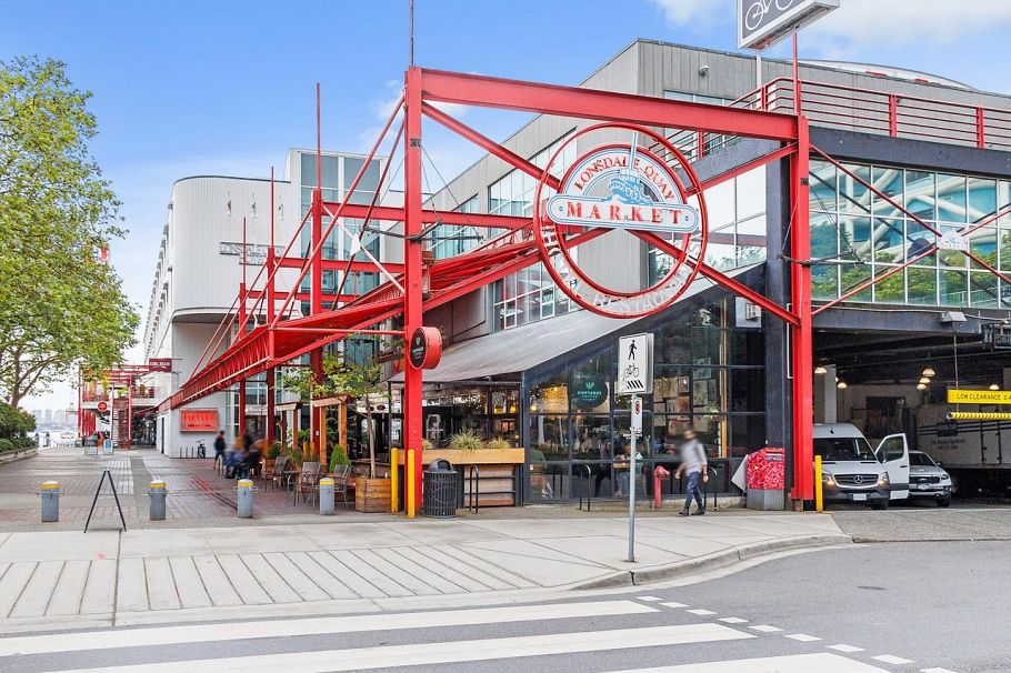 307 100 E Esplanade Avenue North Vancouver, BC - 39