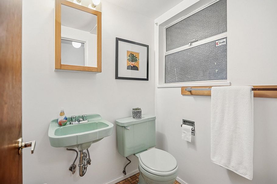 2174 Hoskins Road North Vancouver, BC - 34