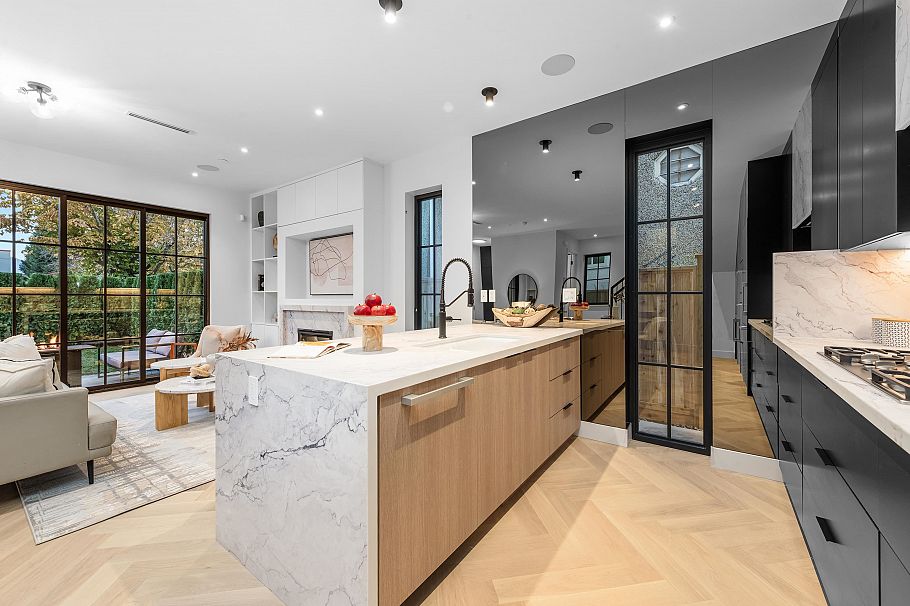 1 240 E 37th Avenue Vancouver, BC - 16