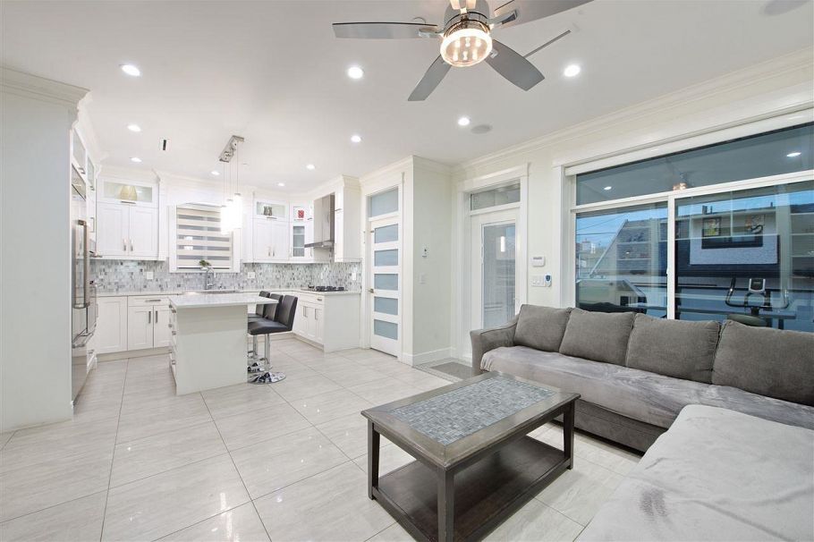 5886 Sherbrooke Street Vancouver, BC - 4