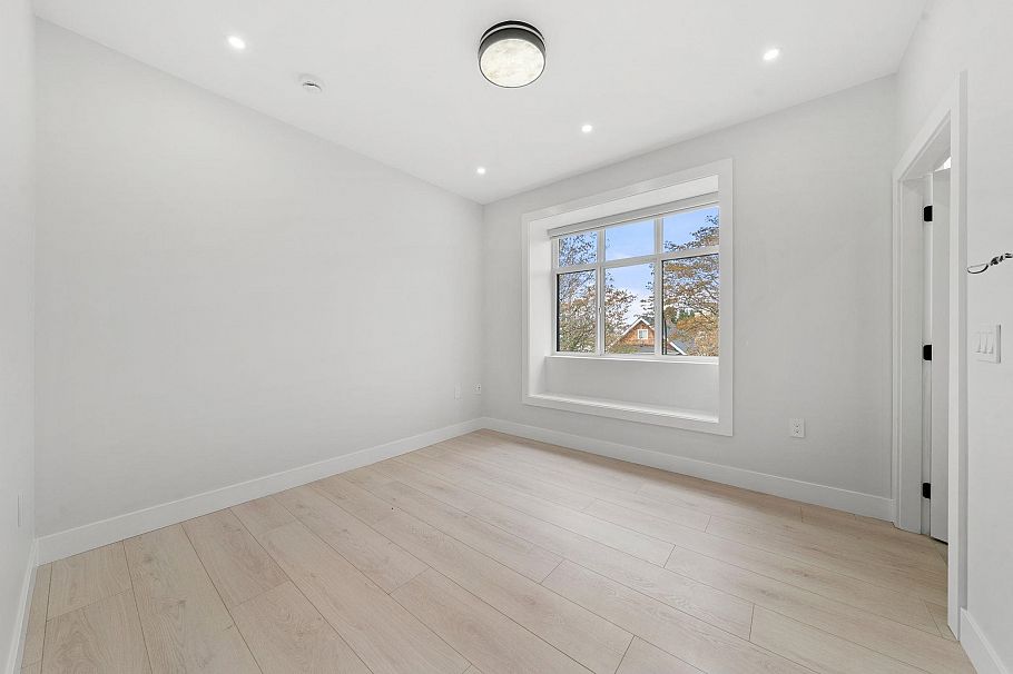 2 3274 E 44th Avenue Vancouver, BC - 33