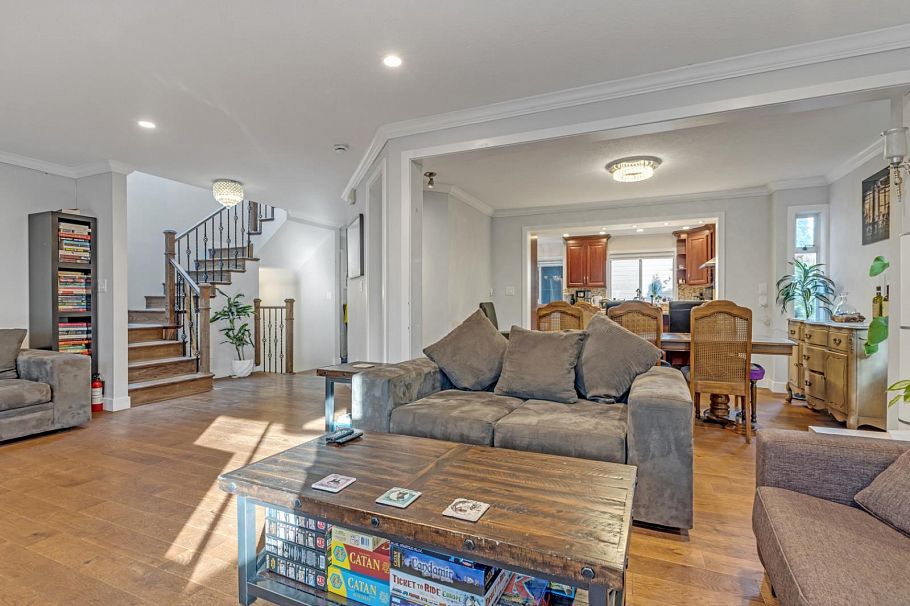 5853 Grousewoods Crescent North Vancouver, BC - 5