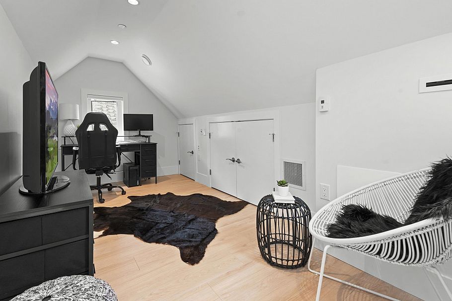 2377 W 7th Avenue Vancouver, BC - 32