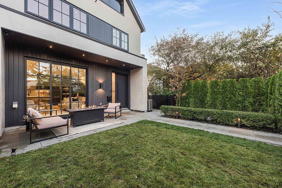 1 240 E 37th Avenue Vancouver, BC - 4