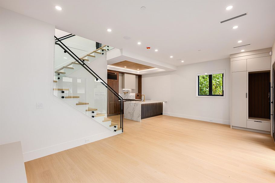 2 3466 Franklin Street Vancouver, BC - 10