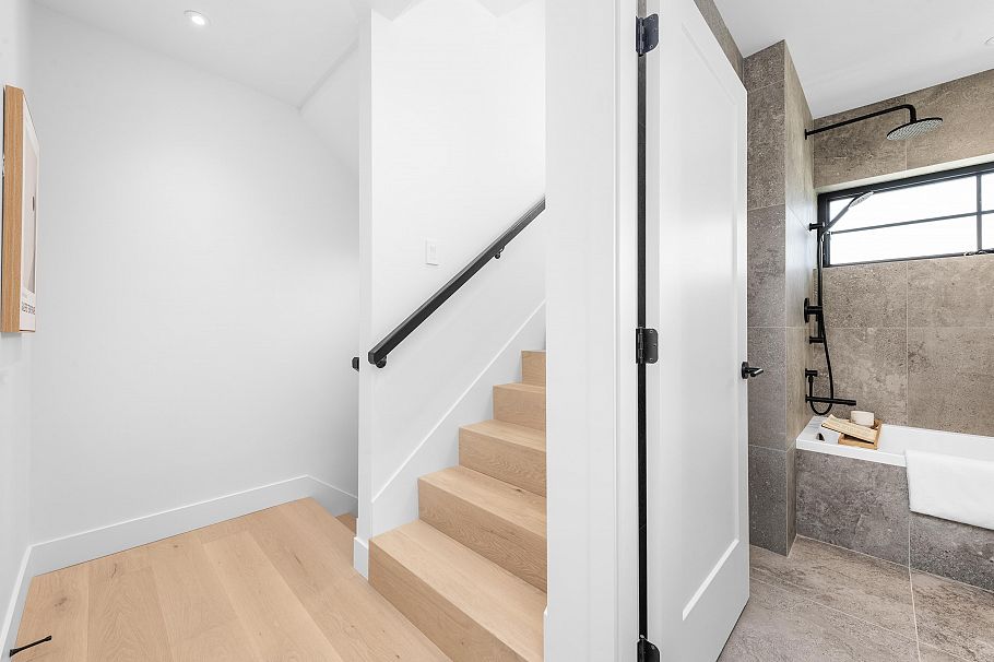 1 240 E 37th Avenue Vancouver, BC - 23