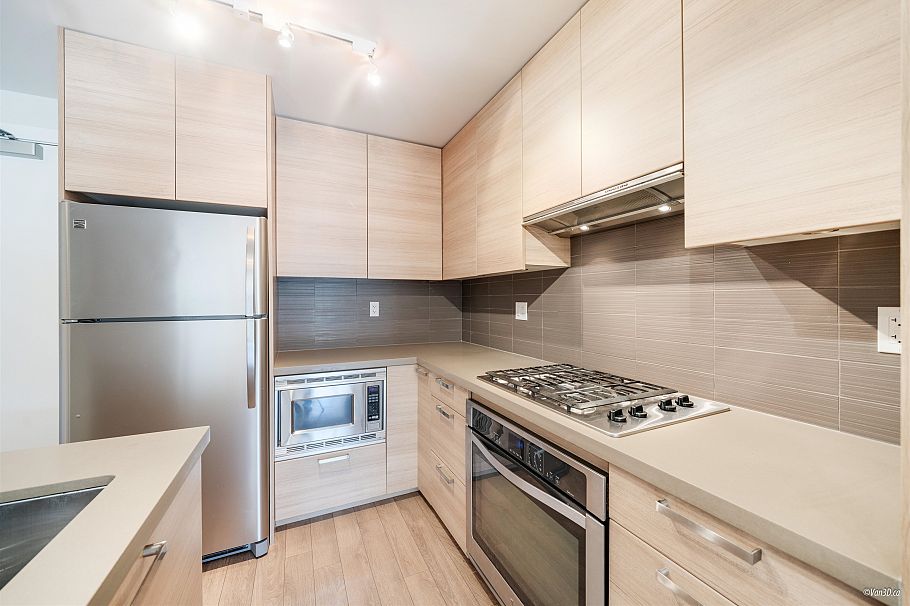 111 3606 Aldercrest Drive North Vancouver, BC - 11