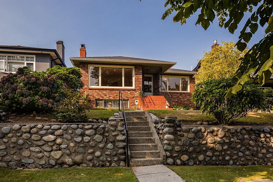 2869 Venables Street Vancouver, BC - 1