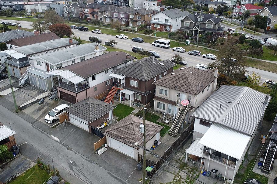 3043 E 29th Avenue Vancouver, BC - 4