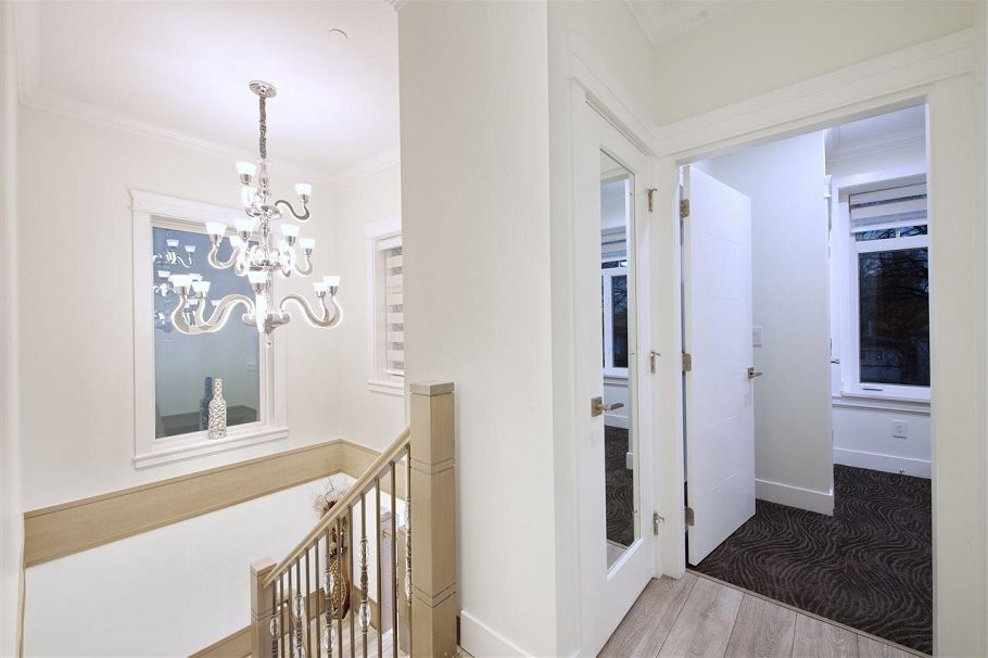 5886 Sherbrooke Street Vancouver, BC - 24