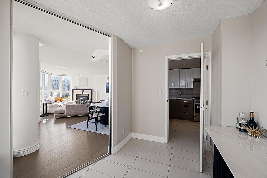 1202 1383 Marinaside Crescent Vancouver, BC - 23