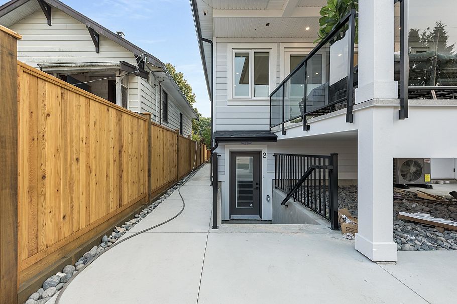 2743 Mcgill Street Vancouver, BC - 27