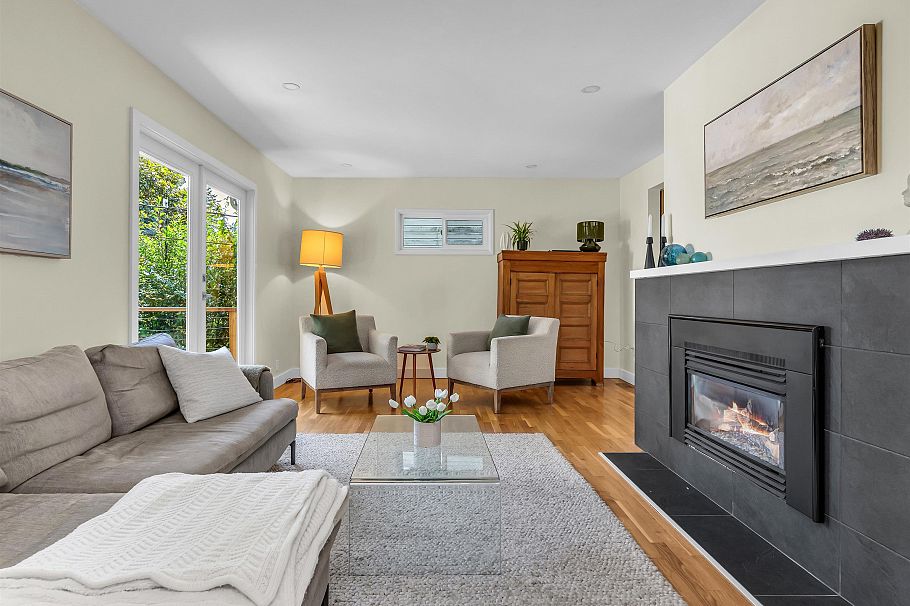 2433 Philip Avenue North Vancouver, BC - 3