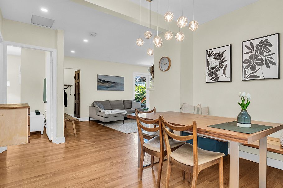 2433 Philip Avenue North Vancouver, BC - 11