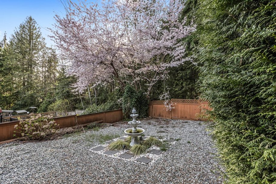 5853 Grousewoods Crescent North Vancouver, BC - 25