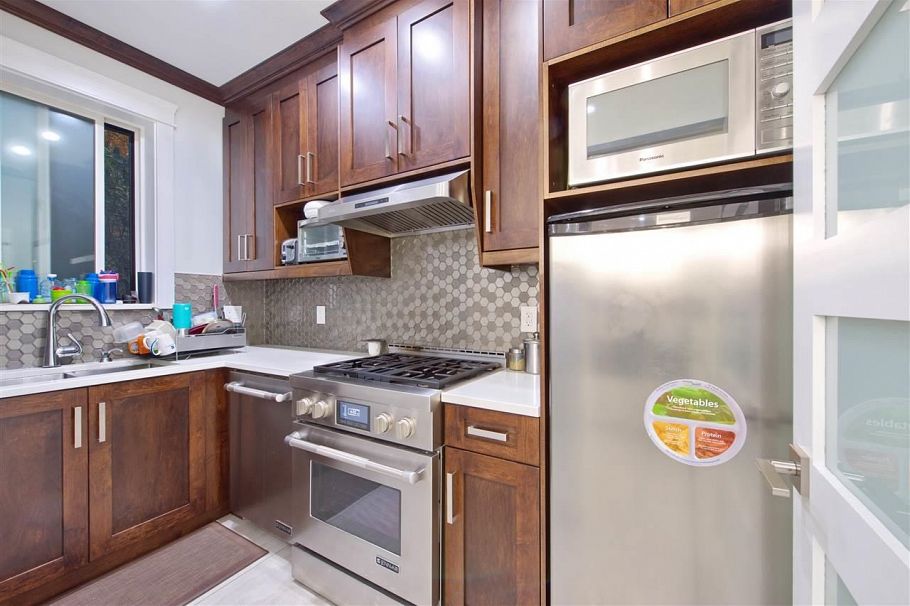 5886 Sherbrooke Street Vancouver, BC - 26