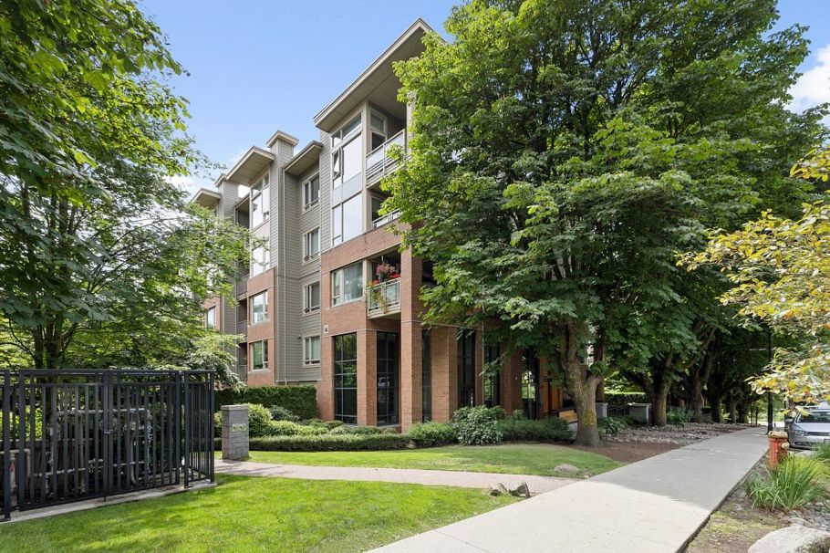 304 139 W 22nd Street North Vancouver, BC - 1