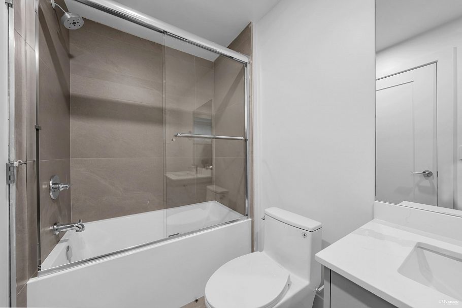 2917 Charles Street Vancouver, BC - 30