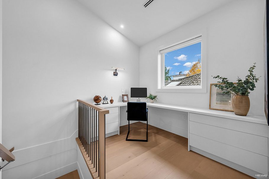 2917 Charles Street Vancouver, BC - 23