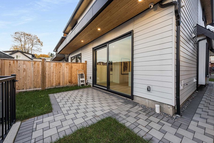 2 4889 Moss Street Vancouver, BC - 2