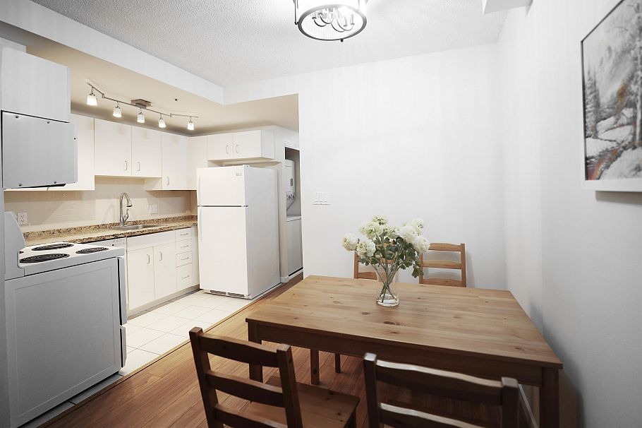 807 555 Jervis Street Vancouver, BC - 3