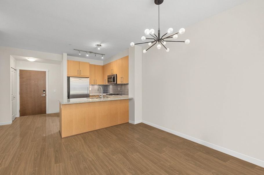 304 139 W 22nd Street North Vancouver, BC - 9