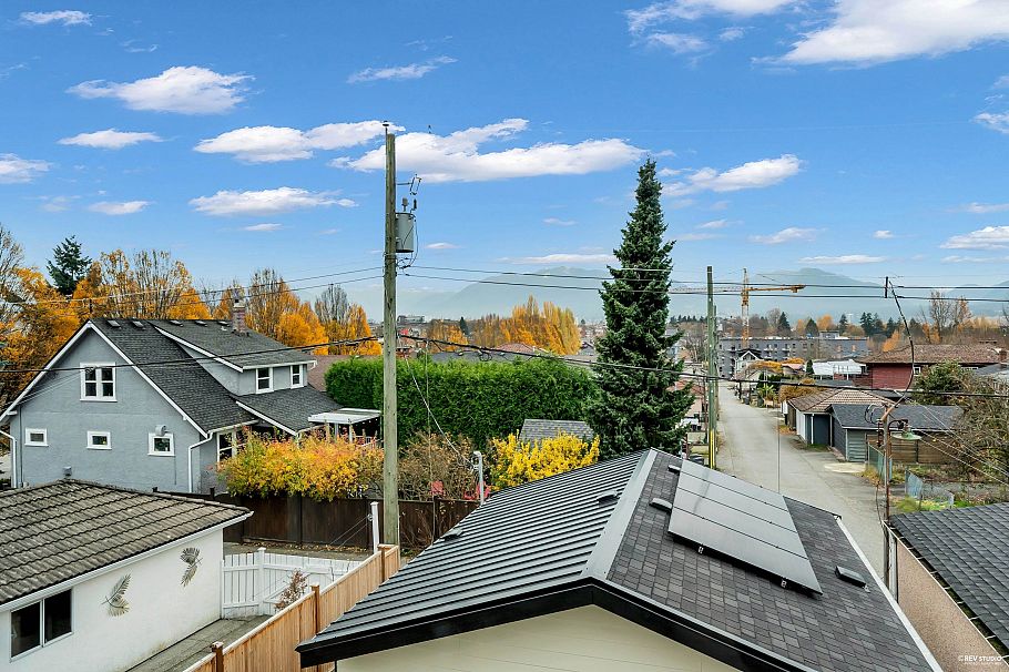 2917 Charles Street Vancouver, BC - 18