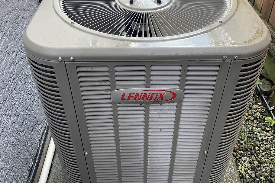 1076 Clements Avenue North Vancouver, BC - 32