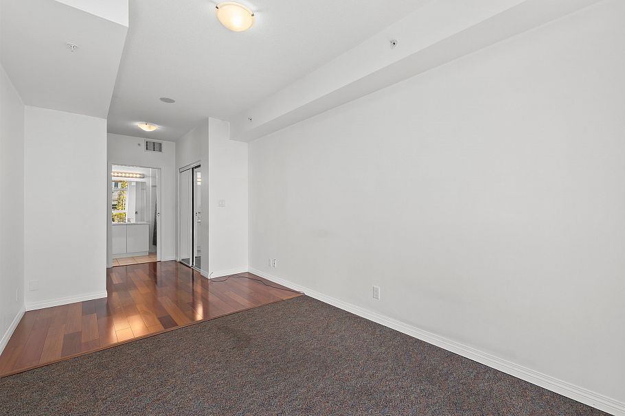 307 100 E Esplanade Avenue North Vancouver, BC - 9