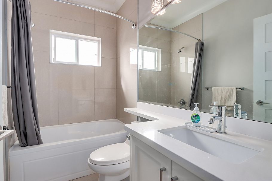 2496 Brock Street Vancouver, BC - 16