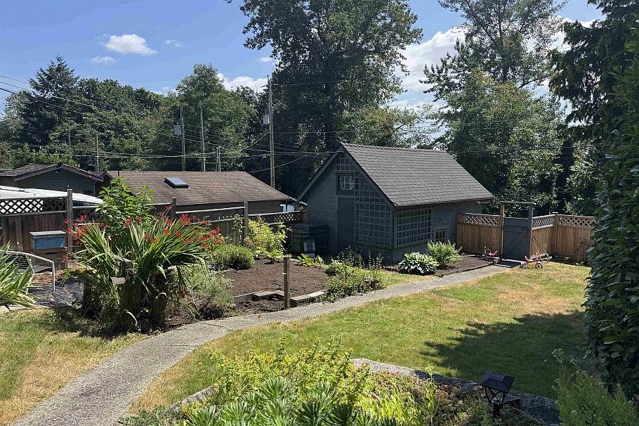 723 E 4th Street North Vancouver, BC - 36