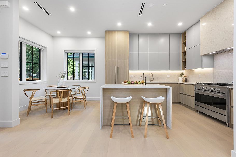 2136 E 10th Avenue Vancouver, BC - 11