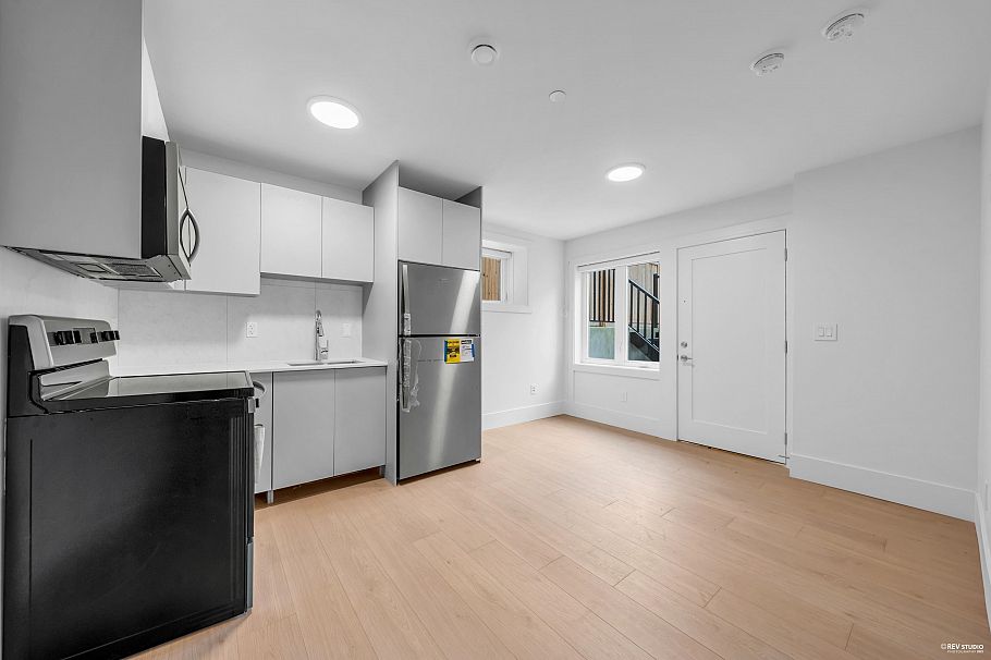 2917 Charles Street Vancouver, BC - 26