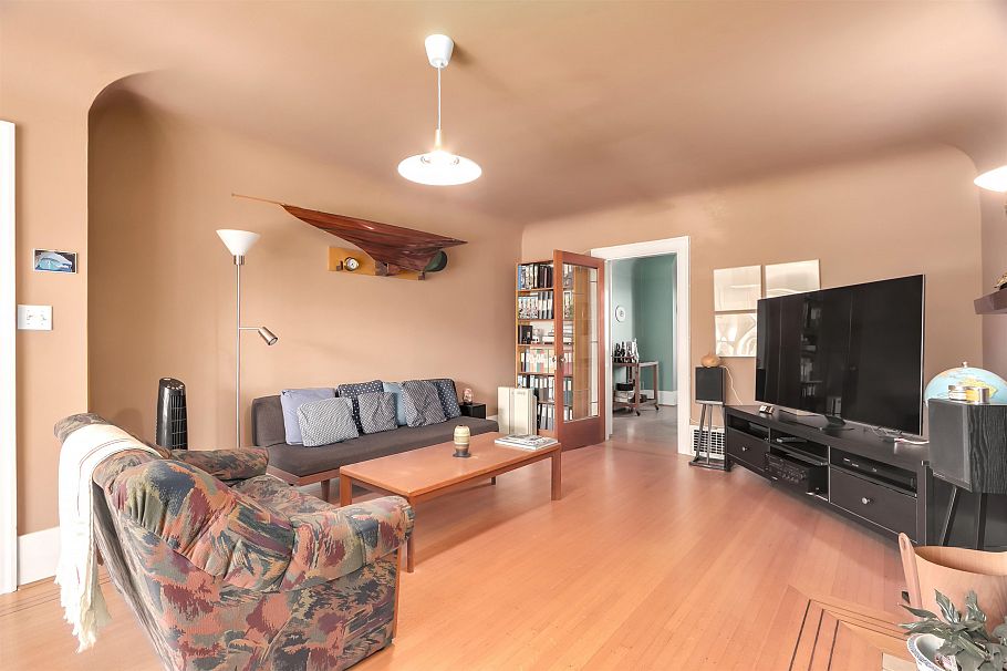 4529 W 8th Avenue Vancouver, BC - 3
