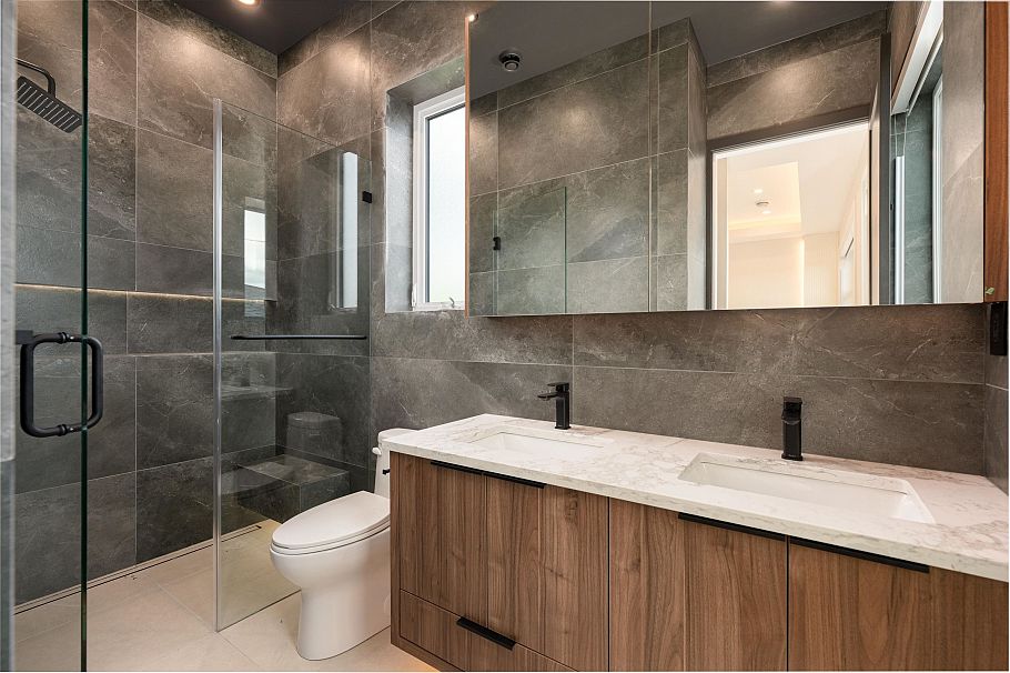 2 3466 Franklin Street Vancouver, BC - 18